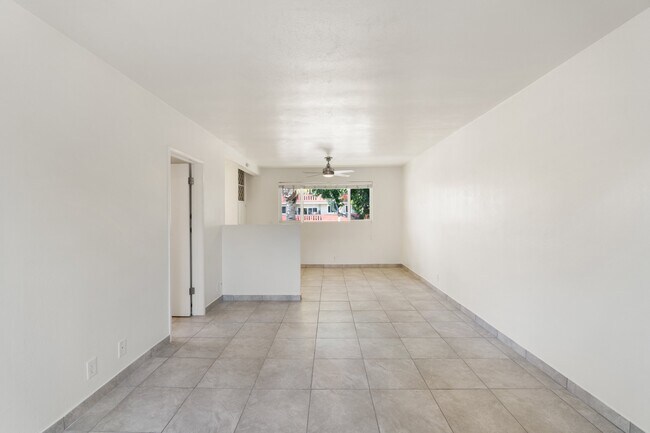 Foto del edificio - 4846 Hazeltine Ave