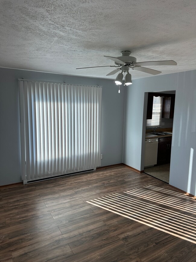 Foto del edificio - Immaculate Updated 2 Bedroom with 1 Bath
