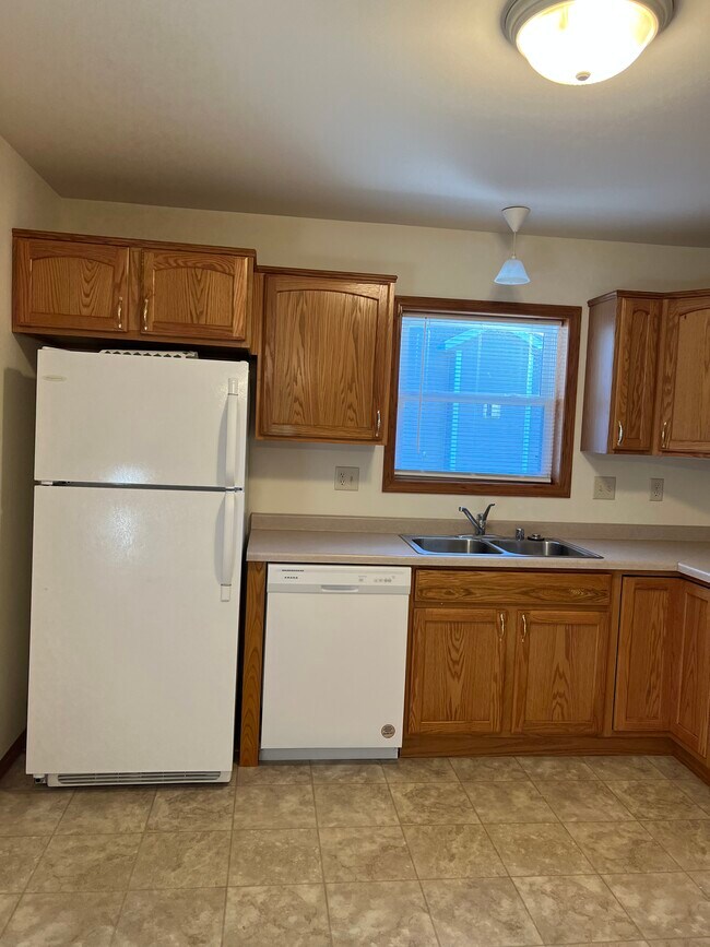 Building Photo - 331 Redruth Dr