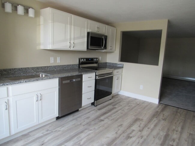 Building Photo - Plaistow Remodeled 2 Bedroom Condominium! ...