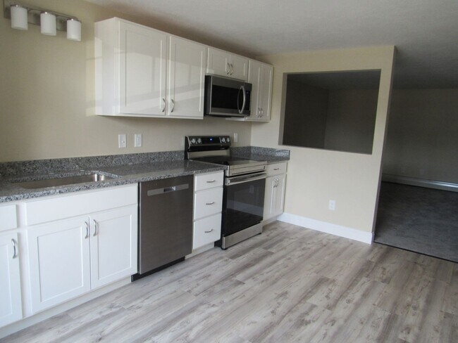 Foto del edificio - Plaistow Remodeled 2 Bedroom Condominium! ...