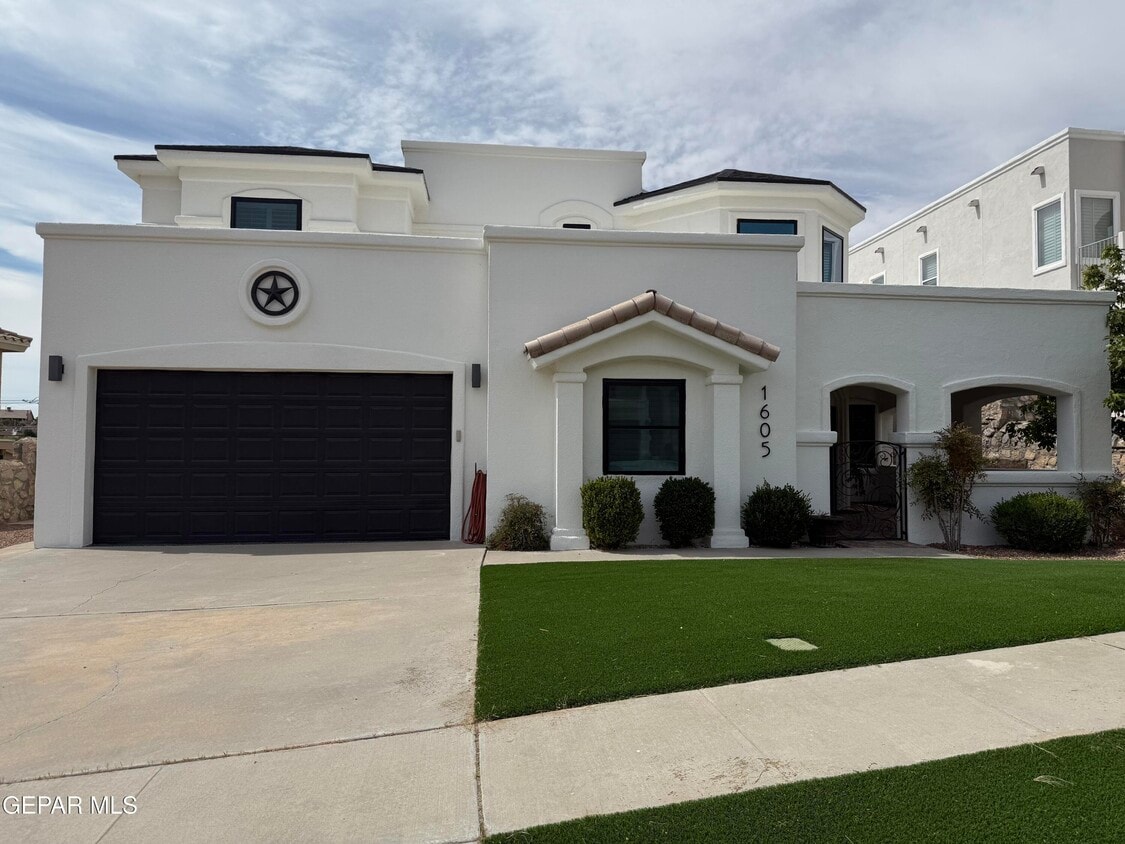 Primary Photo - 1605 Playa Del Sol St