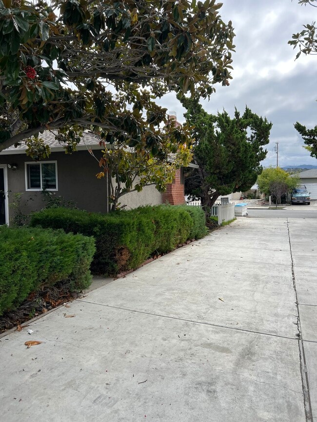 Building Photo - 661 Chemeketa Dr