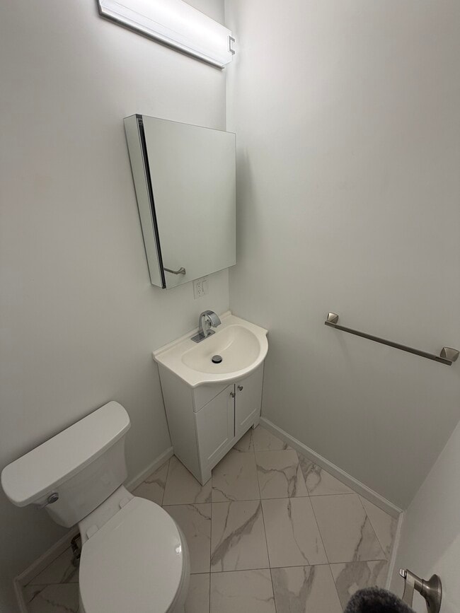 1/2 BATHROOM - 31 Middle St