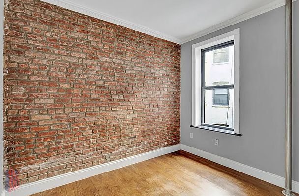 Building Photo - 314 E 106th St