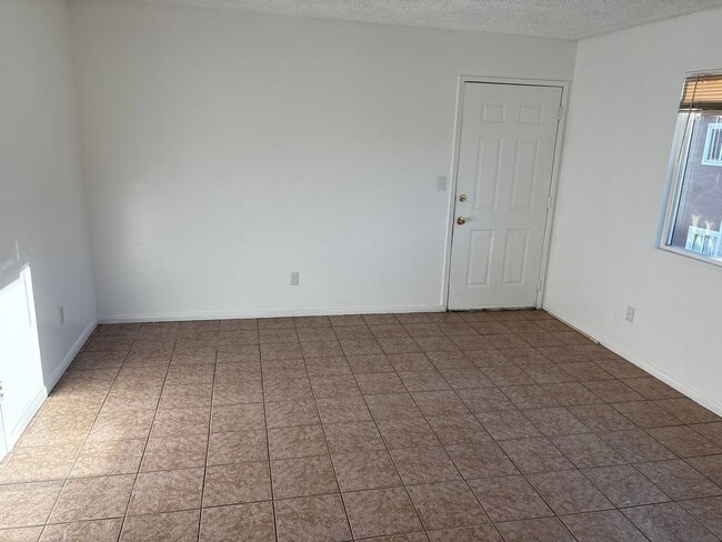 Building Photo - 1320 Flower St