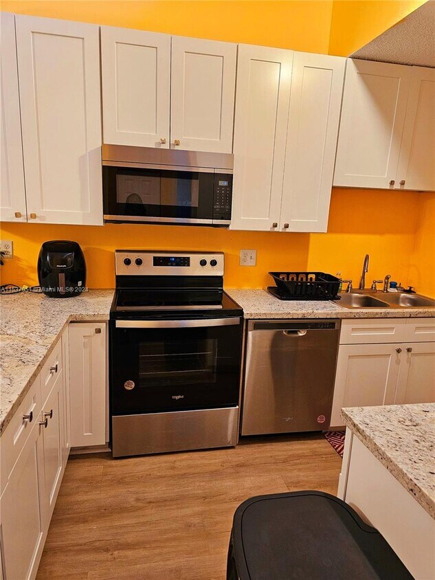 Foto principal - 6972 Woodscape Cir