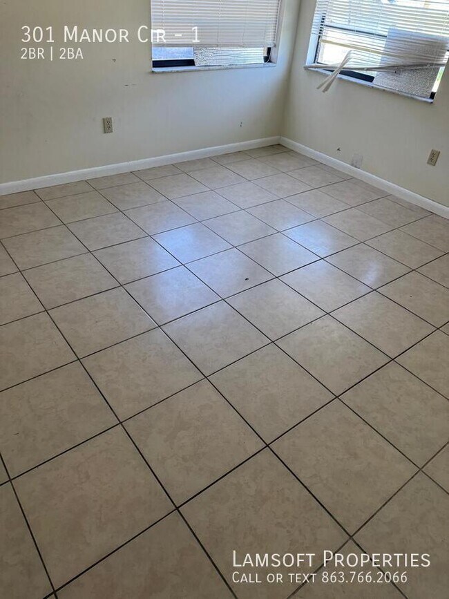 Foto del edificio - 301 Manor Cir