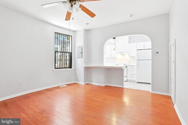 Building Photo - 2103 E Chelten Ave