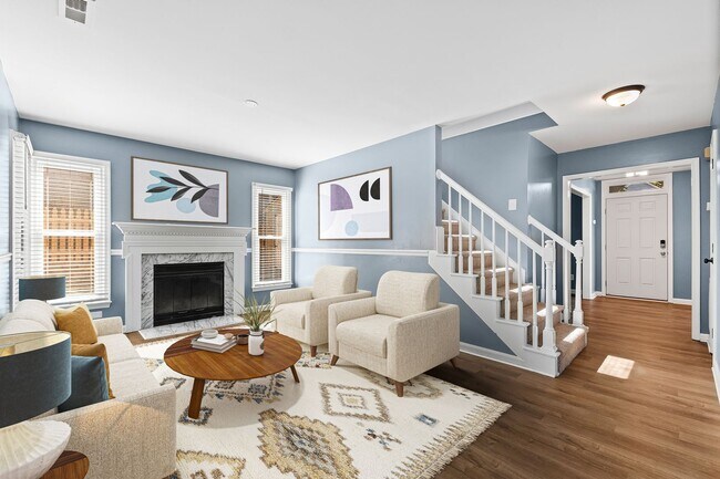 Building Photo - Charming 3-Bedroom Home with Fireplace in ...