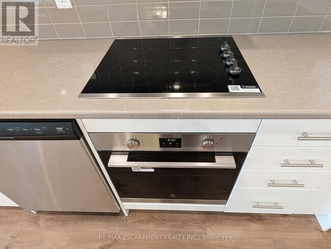 Photo du bâtiment - 461 Green Rd