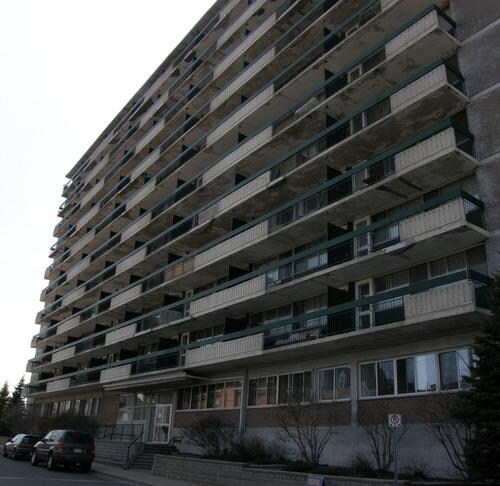 Primary Photo - Dow's Lake Towers