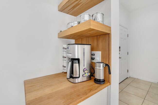 Building Photo - 3012 Bird of Paradise Ln