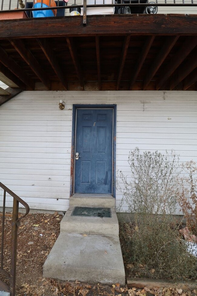 Building Photo - 400 E 4 plex