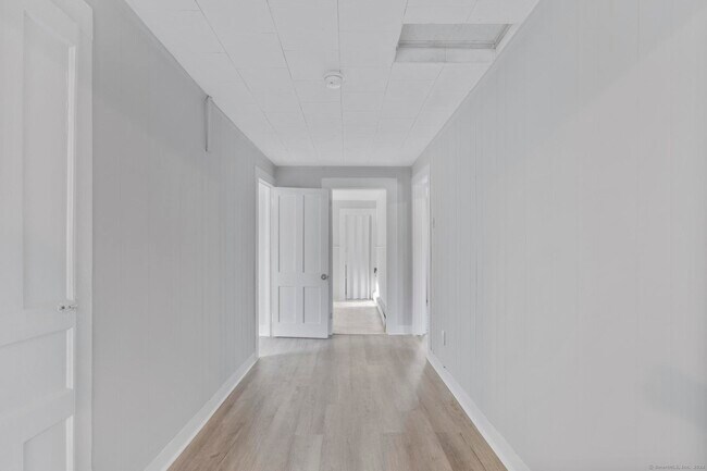 Building Photo - 20 Center St