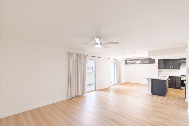Foto del edificio - 14555 Wunderlich Dr