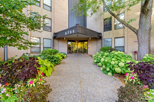 Foto del edificio - 6730 Vernon Ave S