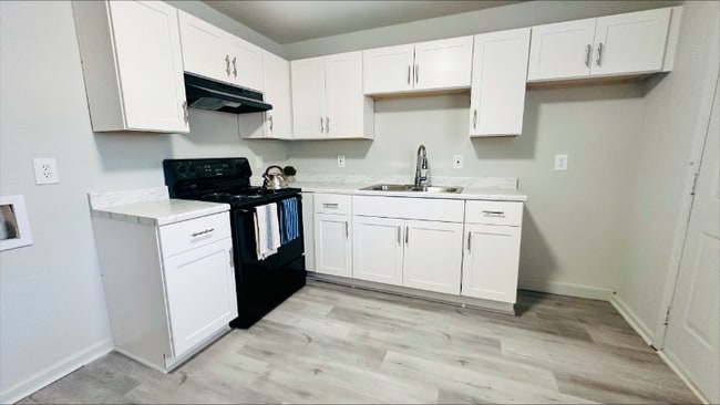 Foto del edificio - 2560 La Deara Crest Ln