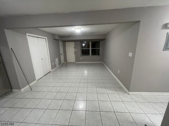 Building Photo - 16 3rd St