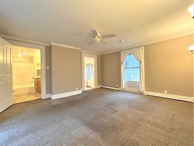 Building Photo - 2045 US-44