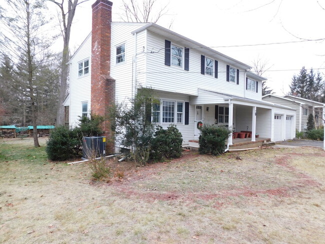 Building Photo - Single Family House w 6 Bedrooms