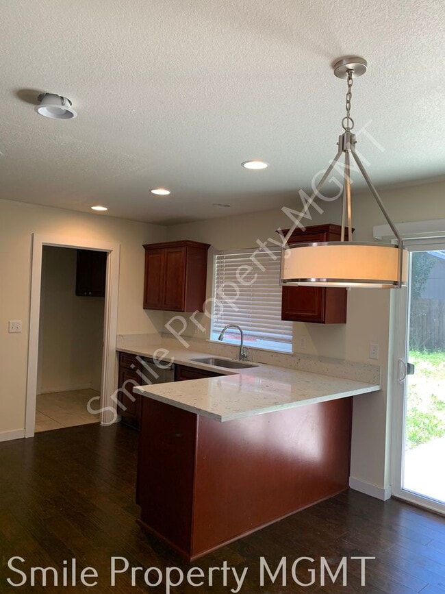 Building Photo - single house