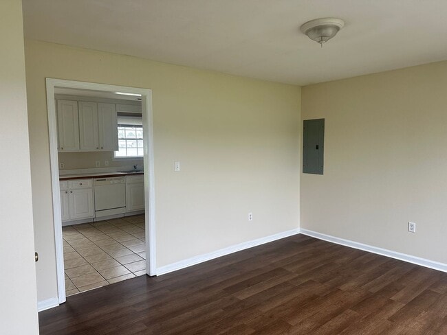 Building Photo - 2215 Cotton Dr