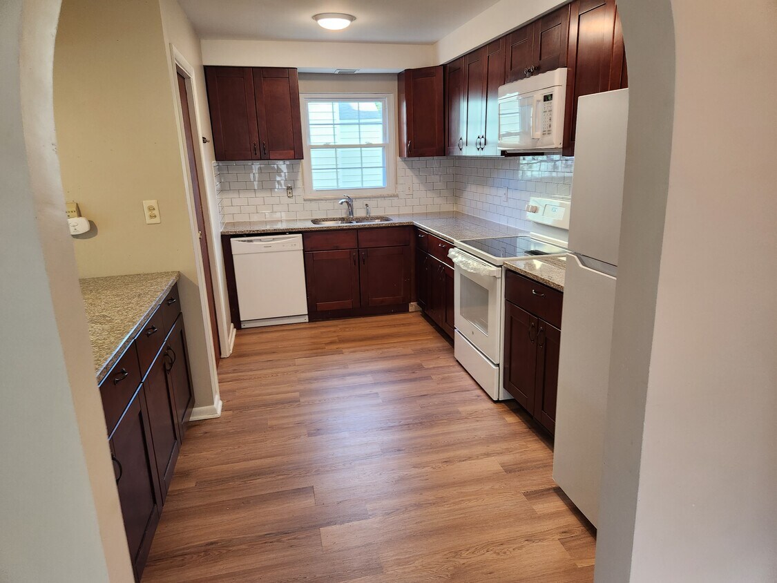 Foto principal - 7715 Kenton Ave
