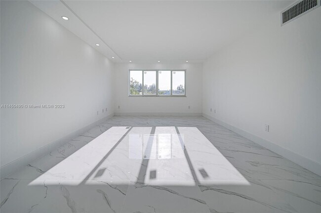 Building Photo - 14850 Naranja Lakes Blvd