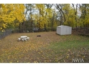 Building Photo - Three bedroom, two bathroom single family ...