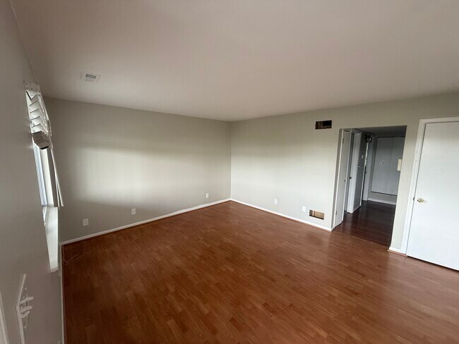 Foto del edificio - 2308 Gladstone Ave