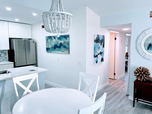 Foto del edificio - 647 Waterside Dr