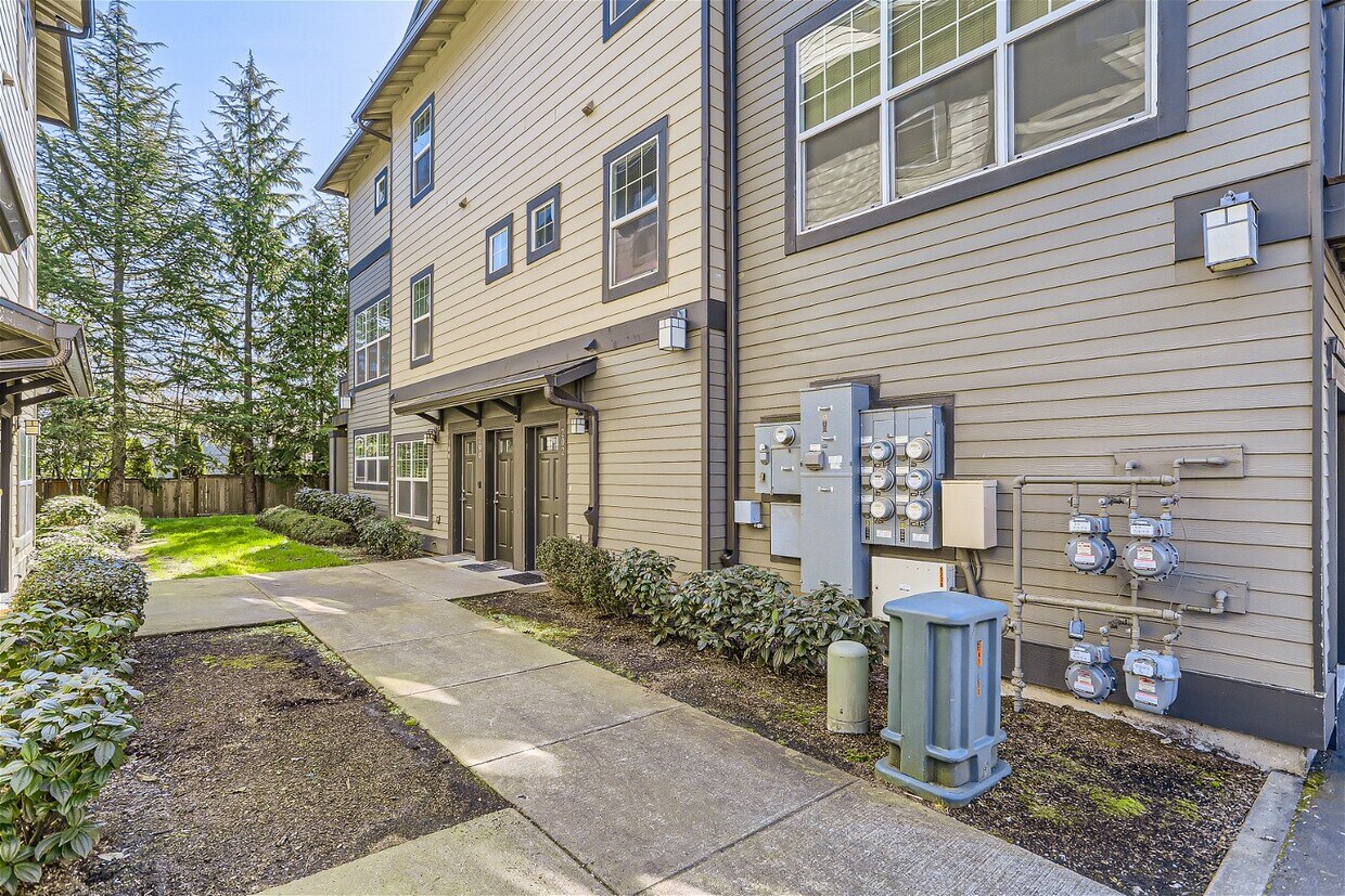 Primary Photo - 22852 SW Forest Creek Dr