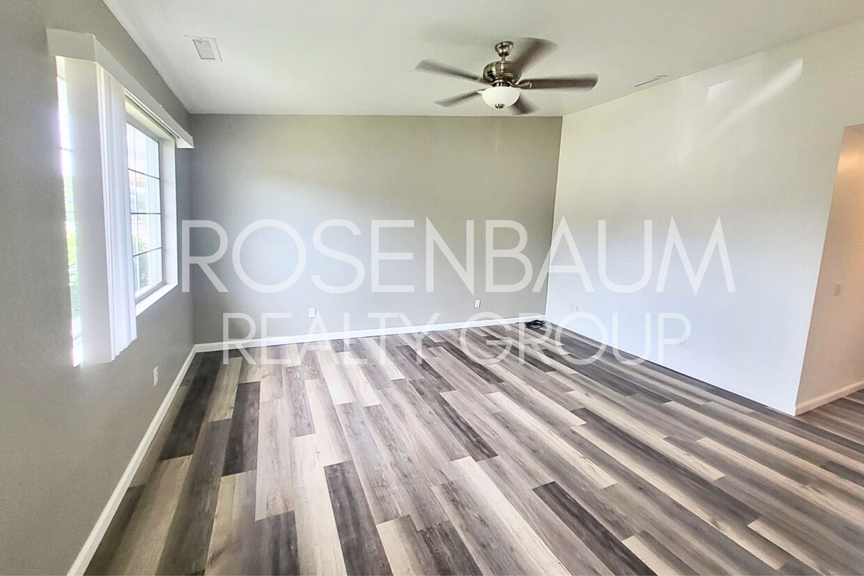 Foto principal - Charming 2-bedrooms, 2-baths duplex locate...