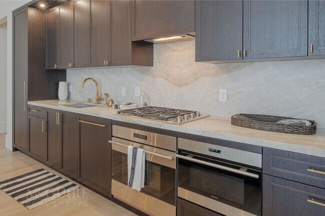 Building Photo - 2 bedroom in San Francisco CA 94111