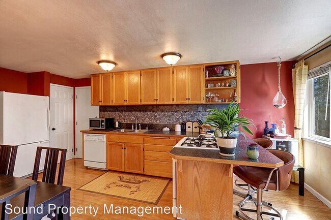 Building Photo - 4 br, 1 bath House - 5422 30th Ave SW