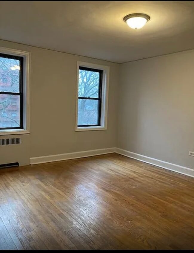 Building Photo - 3 Larchmont Acres