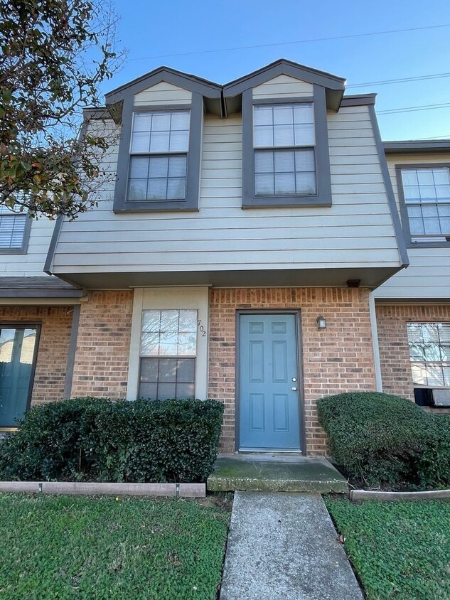 Foto principal - 2 BEDROOM CONDO BY UNT