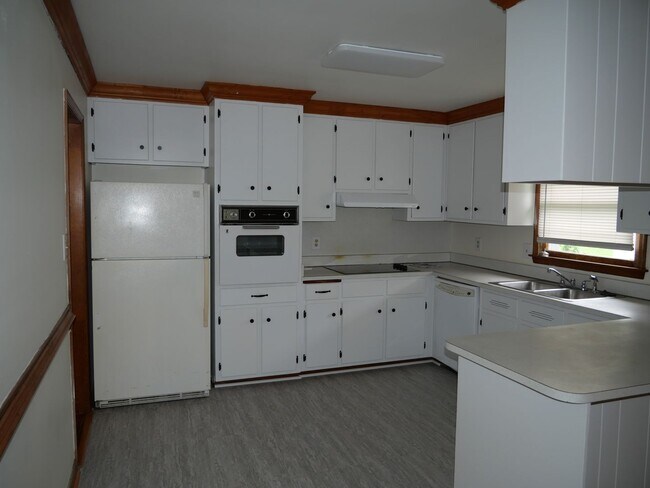 Building Photo - 1642 Wingfield Dr