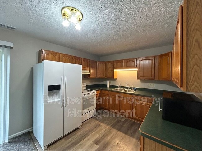 Foto del edificio - 2460 Rondowa Ave