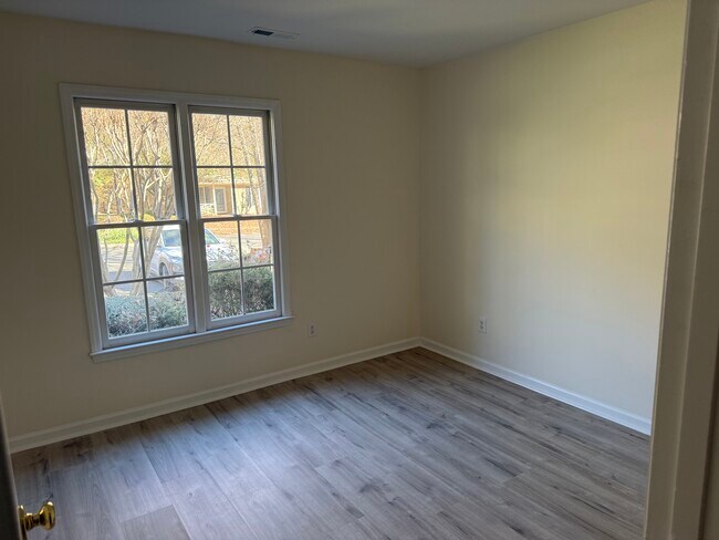 Dormitorio delantero - 2 Crystal Oaks Ct