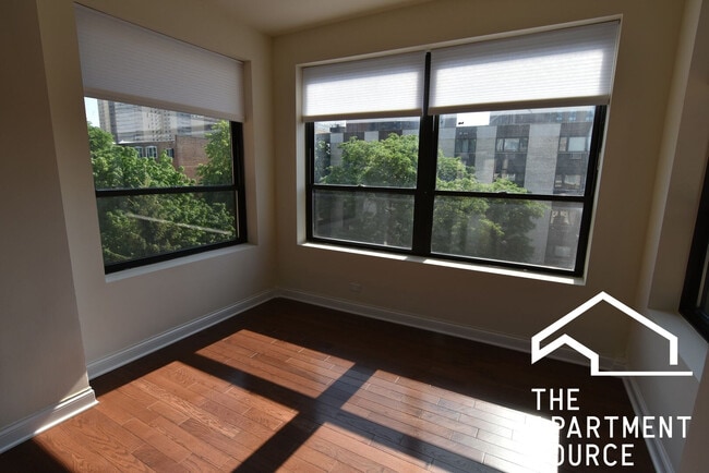 Building Photo - 3802 N Pine Grove Ave