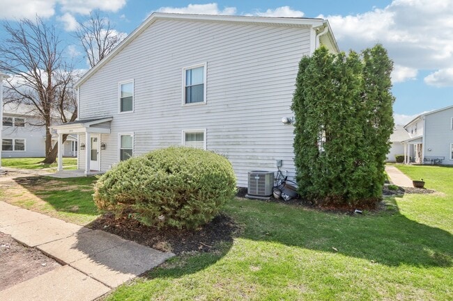 Building Photo - 1395 S Glen Cir