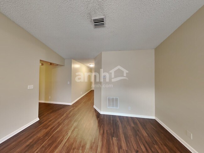 Foto del edificio - 12612 Ashglen Dr N
