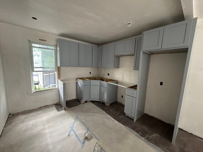 Building Photo - 62 Willow Ave