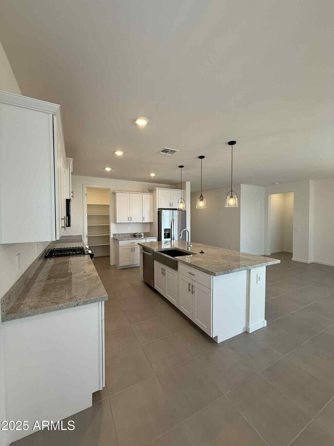 Building Photo - 15995 W Honeysuckle Dr