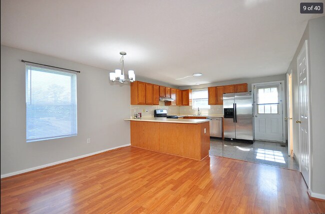 Building Photo - 28 Meadowrue Dr