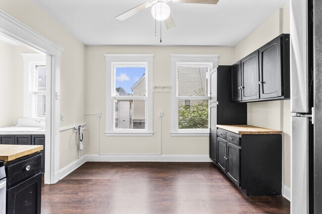 Foto del edificio - 144 Gilbert Ave