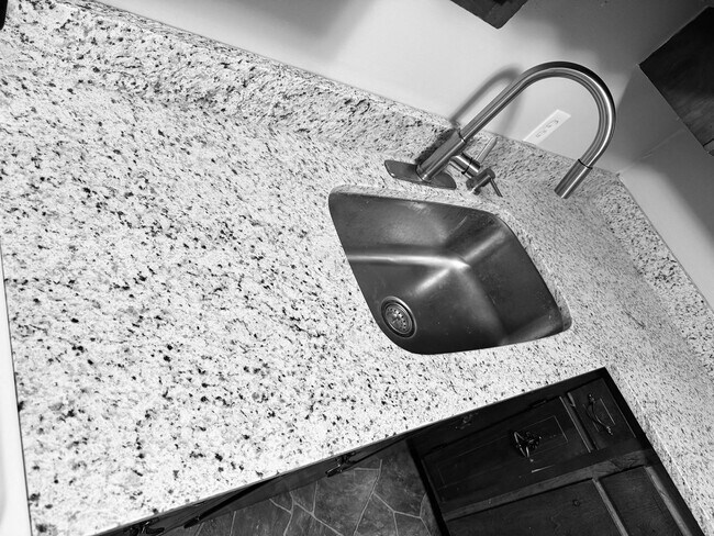 Foto del edificio - 3340 Pinewood Ave