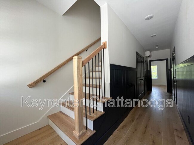 Building Photo - 1056 Amelia Ct